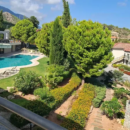 Huerriyet Street Vineyard View Village R Block No 2 Ilgaz Girne Kyrenia דירה *